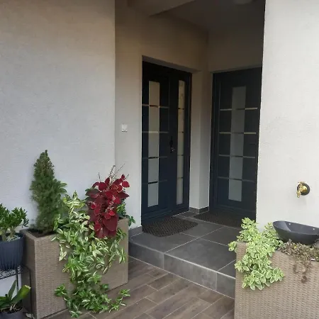 Kuca Za Odmor Sa 3 Spavace Sobe * Kragujevac